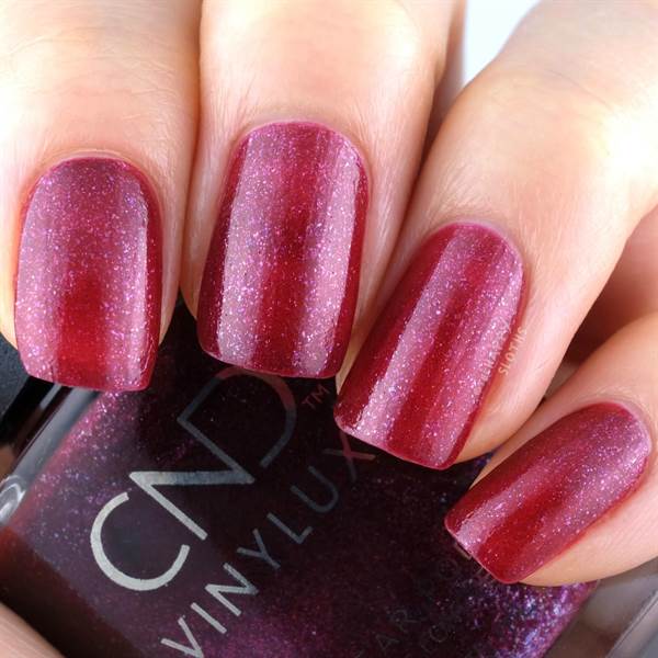 SMALTO CND VINYLUX Rebellious Ruby